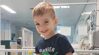 La historia de lucha del pequeño Oliver: médicos logran extirparle el 90% de un tumor