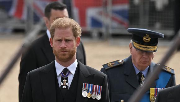 El príncipe Harry sigue el féretro de la reina Isabel II, el 19 de septiembre de 2022. (LOIC VENANCE - AFP).