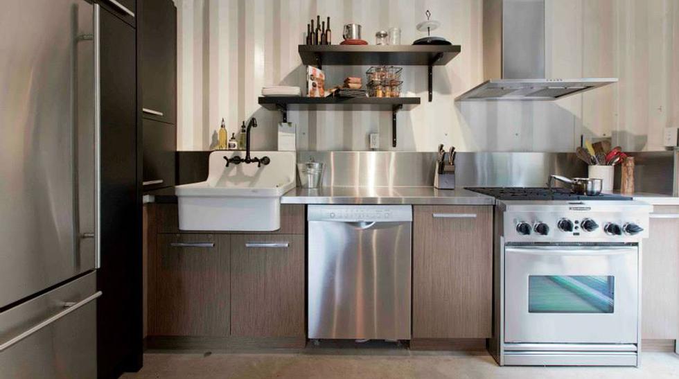 Reutilizó unos contenedores para construir su casa | CASA-Y-MAS | EL