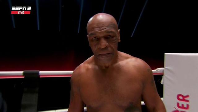 Mike Tyson vs. Roy Jones Jr. (Twitter)