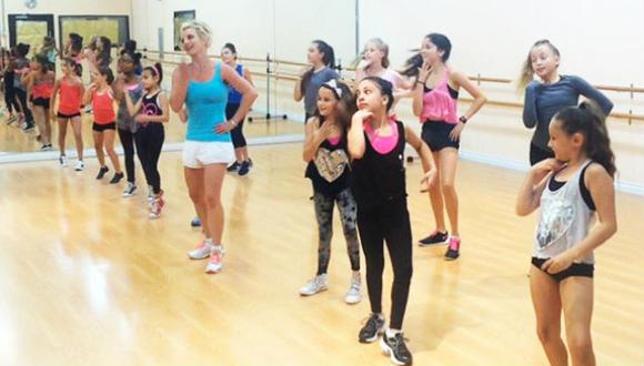 Britney Spears dio clases de baile en escuela de danza
