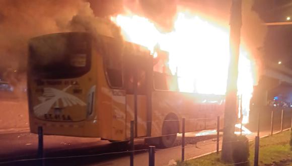 Bus “La 41″ se incendia en la Panamericana Norte: qué pasó, según reporte de la PNP | Foto: Policía Nacional del Perú