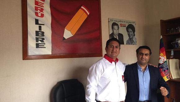 El yemení Abdullah Qasem con Vladimir Cerrón, fundador de Perú Libre.