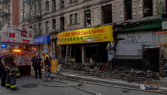 El incendio comenzó en una calle que se encuentra justo fuera de los límites de Chinatown, cerca del puente de Manhattan. (Foto: Amir Hamja/The New York Times)
