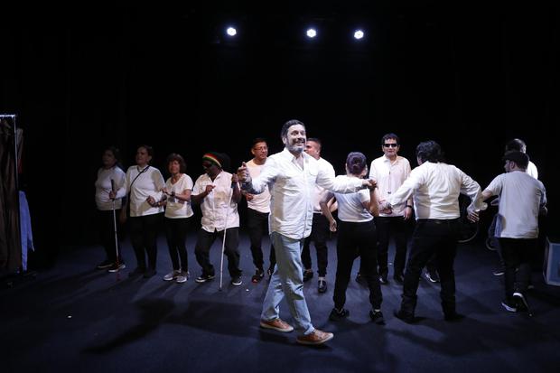 Cáceres comments that the next challenges facing Teatro Sin Vergüenza are to travel to the interior for a series of presentations and stage, for the first time, a play written by Aldo Miyashiro especially for them.