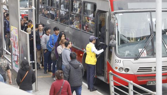 ACTU pidió una autorización para que en cada bus solo viajen pasajeros sentados y veinte personas paradas, como máximo.