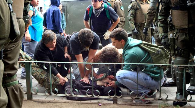 Las violentas manifestaciones que dejaron dos muertos en Chile - 1