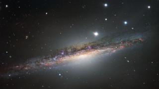 Comprueban que las galaxias viejas y masivas siguen formando estrellas 