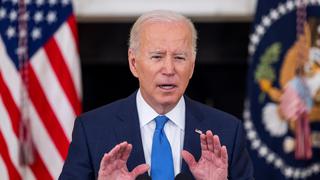 “No hay que alarmarse” por ómicron, “estamos preparados”, dice Biden 