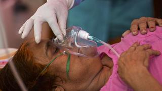 India baja de los 400.000 nuevos casos de coronavirus y registra más de 3.700 muertes en 24 horas