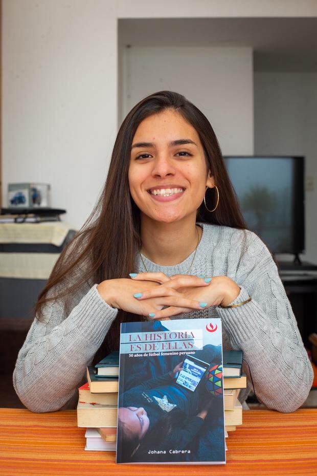 Johana Cabrera, autora del libro. Foto: Violeta Ayasta / @photo.gec