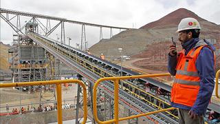 Economía peruana se desaceleró y creció solo 2,01% en abril