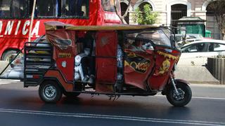 Mototaxis invaden avenida Abancay pese a prohibición