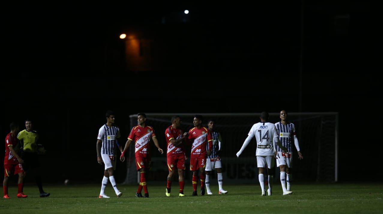 Alianza Lima y Sport Huancayo: así vivieron los jugadores el apagón que ocurrió durante el primer tiempo. (Foto: Violeta Ayasta / GEC)