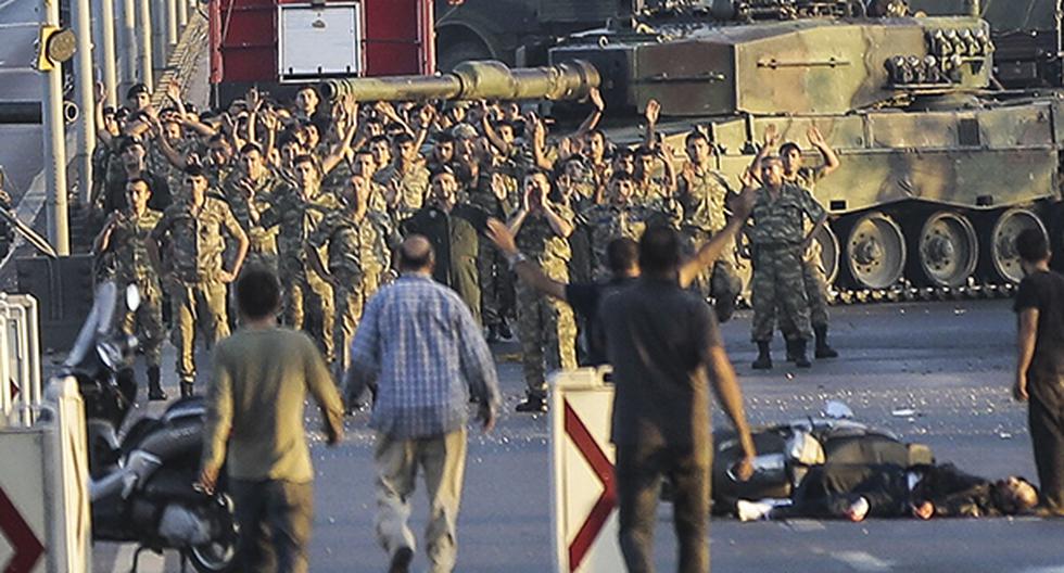 Las autoridades de Turquía buscan a 25 soldados y 2 helicópteros golpistas. (Foto: EFE)