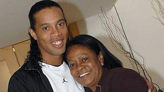 ¡Complicado momento! Ronaldinho anuncia que su madre dio positivo al COVID-19