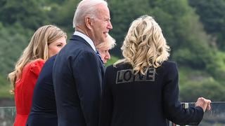 La primera dama Jill Biden envía un elegante mensaje de “amor” en cumbre G7 