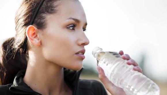 Usar botellas de agua desechables seguido puede ser dañino