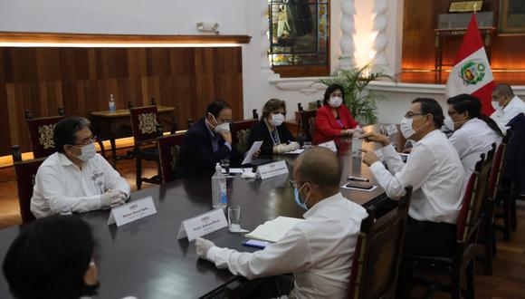 La reunión se produjo para realizar la coordinación de las acciones que viene llevando a cabo el Poder Ejecutivo para evitar el contagio de coronavirus. (Foto: Presidencia de la República)