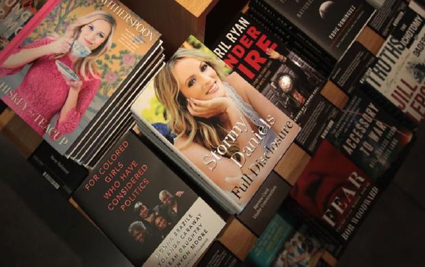 Stormy Daniels, la actriz de cine para adultos, publicó un libro en la que relata su amorío con Trump | Foto: AFP