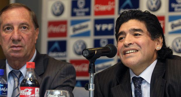Carlos Bilardo and Diego Maradona in 2008. (Photo: AFP)