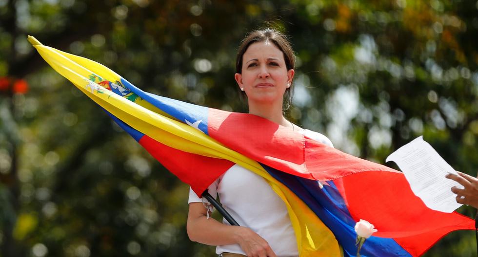 María Corina Machado en una imagen de las protestas del 2014 en Venezuela contra el régimen de Nicolás Maduro. (Foto: AP).