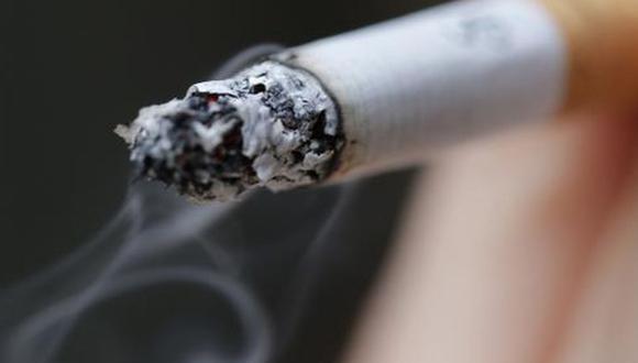 El humo de los cigarros puede ser mucho más nocivo para quienes están cerca al fumador. (Foto: Reuters)