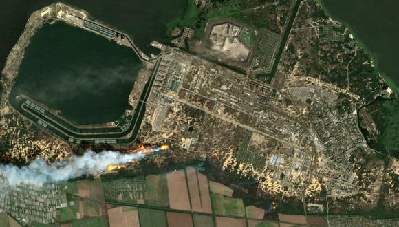 Vista general de la planta de energía nuclear de Zaporizhzhia y los incendios, en Enerhodar en la región de Zaporizhzhia, Ucrania, el 24 de agosto de 2022. (Foto referencial de Reuters / European Union)