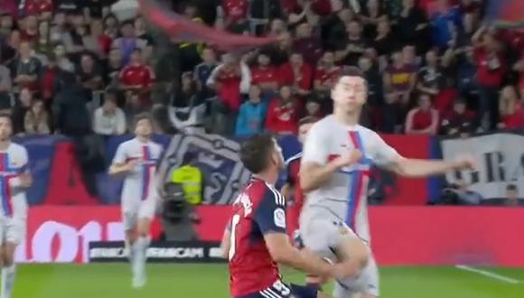 Robert Lewandowski vio la roja en el Barcelona vs. Osasuna. Foto: Captura de pantalla de ESPN.