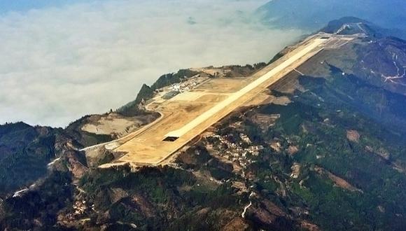 Dinamitan cima de un monte para construir aeropuerto en China