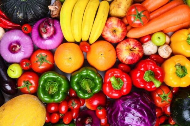 Conoce cuáles son las frutas y verduras que deben refrigerarse (Foto: Freepik)