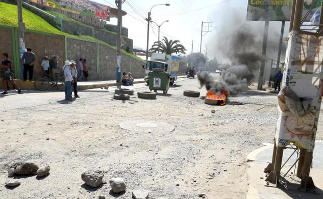 El presidente de la comisión de Usuarios de La Joya, Hubert Soncco, explicó que en medio de la crisis los intermediarios son los únicos que se benefician (Foto: cortesía)