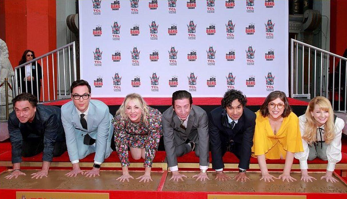 Protagonistas de "The Big Bang Theory" dejaron sus huellas grabadas en el Paseo de la Fama de Hollywood. (Foto: @themelissarauch)