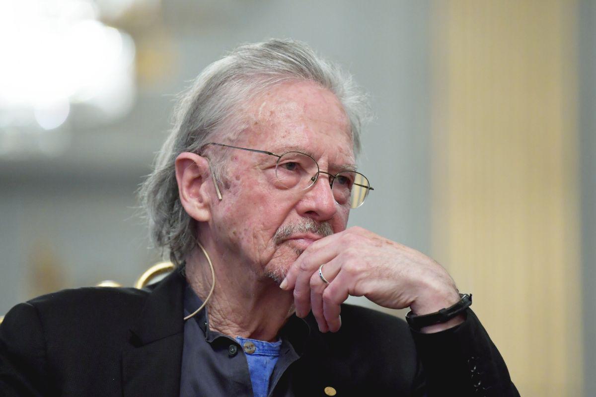 La controvertida elección de Peter Handke como el ganador del Nobel de Literatura 2018 causó que un miembro del integrante del comité renunciara. (Foto: AP)