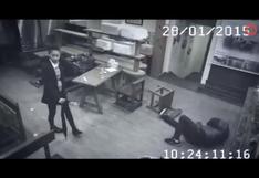 YouTube: Mujer da tremenda paliza a 3 hombres en restaurante chino