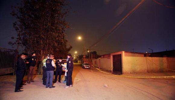 Peritos de Criminalística llegaron al lugar para recoger evidencias tras la muerte de niña de 3 años en Carabayllo. (Foto. César Grados)