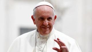 Papa Francisco visitará campo de Auschwitz en julio