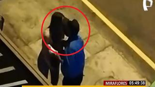 Miraflores: municipio separó a sereno que correspondió al beso de una mujer durante intervención | VIDEO
