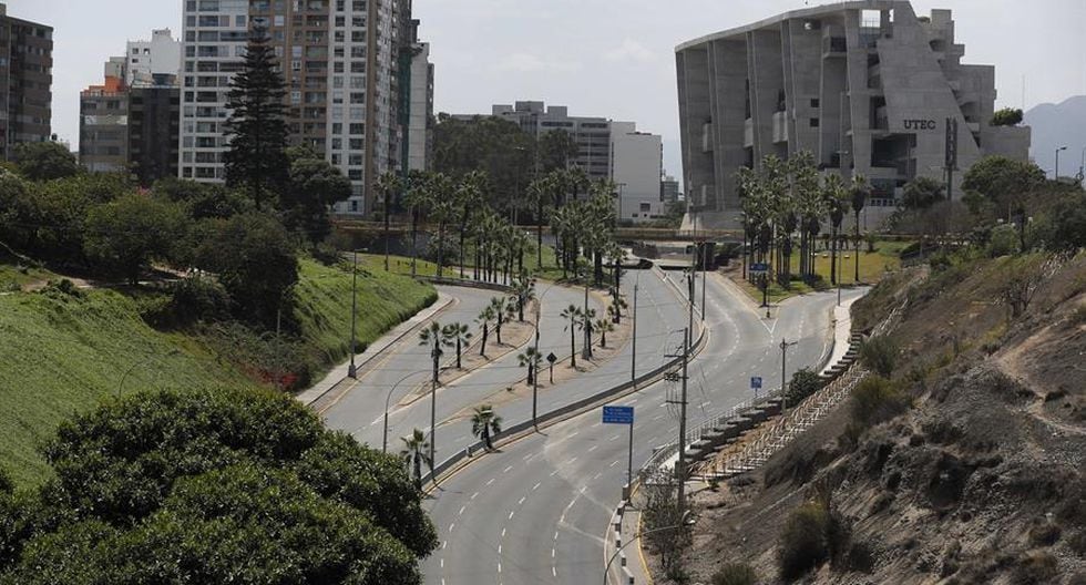 Fotografía de las avenidas vacías en el distrito de Miraflores este jueves en Lima por el COVID-19. (EFE)
