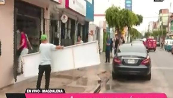 Esta tarde, dos delincuentes a mano armada asaltaron al dueño de una conocida agencia de envío y recibo de dinero en Magdalena. (Foto: ATV+)