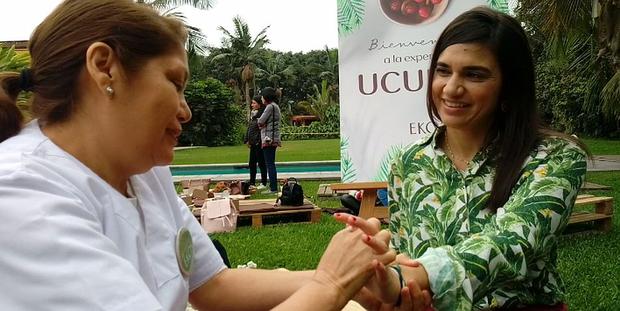 Los masajes los puedes realizar tú mismo o con la ayuda de una especialista. (Foto: El Comercio)