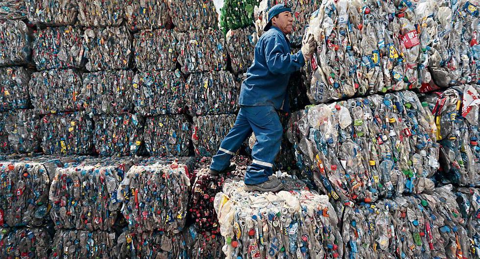 Cada día, en todo el mundo, se producen toneladas de plástico que puede ser reciclado y vuelto a usar.