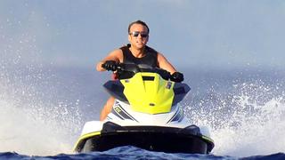 Una foto de Emmanuel Macron en un jet ski durante sus vacaciones desata la ira de los franceses 