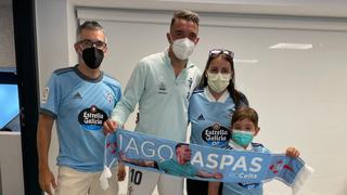 La historia de Álex, un niño de 6 años que venció la leucemia y conoció a su ídolo Iago Aspas tras un saque de honor