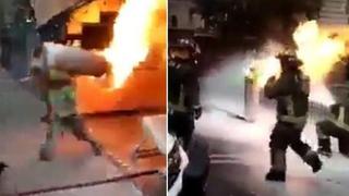 El bombero héroe que cargó un tanque de gas en llamas para evitar una explosión en un restaurante | VIDEO