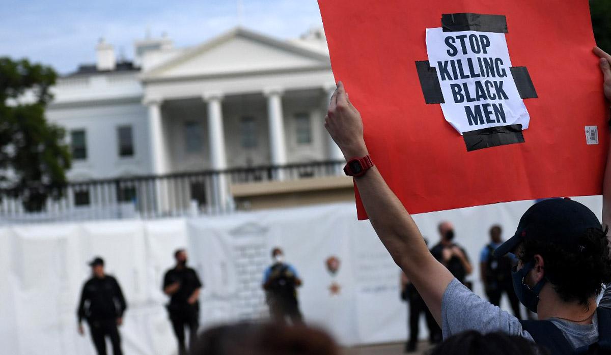 Las manifestaciones por la muerte de George Floyd se están replicando en todo Estados Unidos. El afroestadounidense murió bajo custodia policial el 25 de mayo. (Foto: AFP/Eric BARADAT)