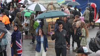 El país modelo en la lucha contra el coronavirus que ahora sufre récord de casos y protestas de antivacunas