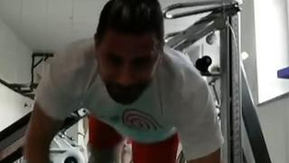 Claudio Pizarro cumplió reto de planchas y desafió al ‘Loco’ Vargas | VIDEO