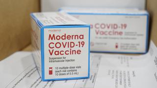 Estados Unidos empieza a administrar la vacuna de Moderna en “ofensiva” contra el coronavirus
