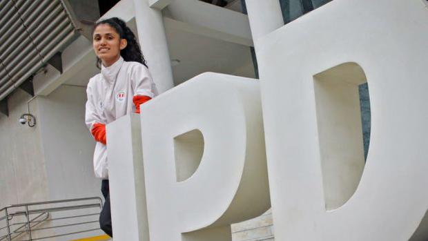 Angélica Espinoza wears the gold medal that she gave to Peru.  (Photo: IPD)